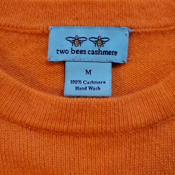 Two Bees Cashmere It's Lobster Weather Sweater Size Medium - Picture 5 of 6